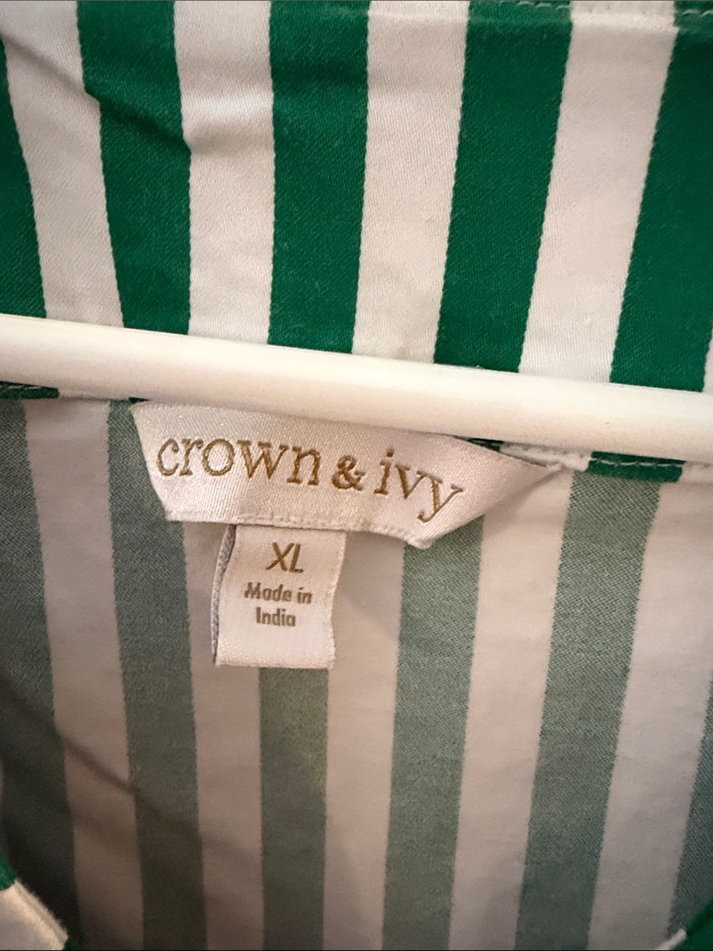 crown & ivy Green and White Chevron V-Neck Tunic - Picture 2 of 4